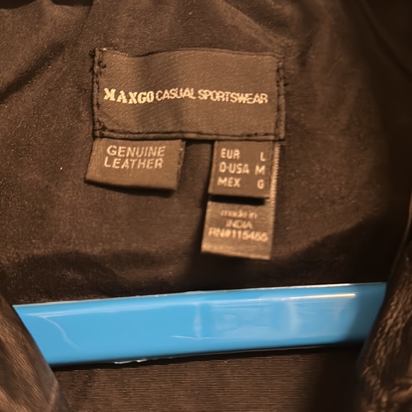 MANGO 100% Sheep Leather Black Bomber Jacket with hood & lining and pockets ! - Picture 4 of 16